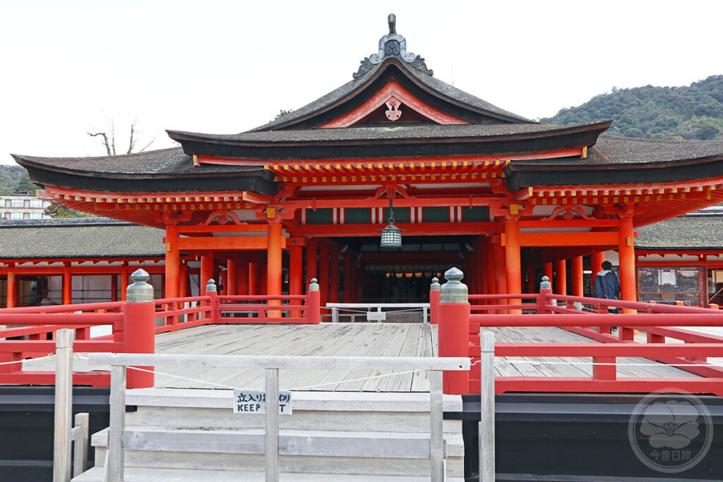 嚴島神社的祓殿和高舞台