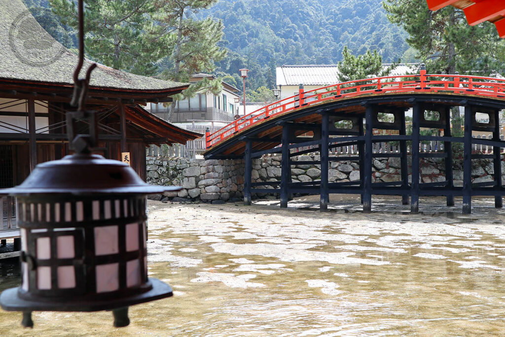 嚴島神社的反橋