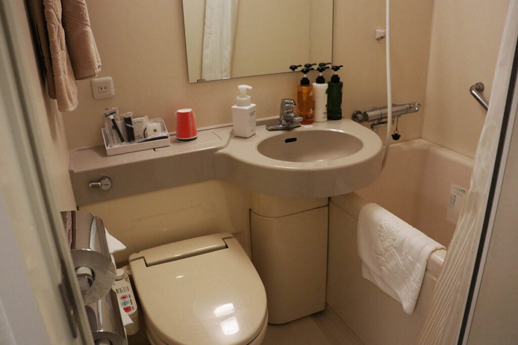 APA Villa Hotel 仙台駅五橋單人房的浴室
